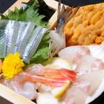 蔵 - 日替り小箱刺身￥680