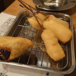 Kushikatsu Dengana - カラッと揚がったアツアツを…。