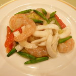 中国料理 養源郷 - 広東風味のむき蝦とイカの炒め