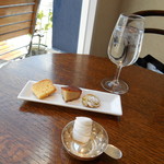 パティスリー オー フィル ドゥ ジュール - サービスで頂きました♡