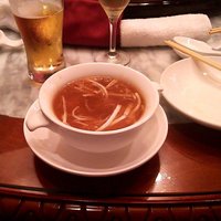 状元樓 横浜中華街本店 - 白菜とえのき入りフカヒレスープ