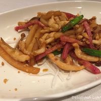 南国酒家 原宿本店 - 茜鶏胸肉の細切りと長野県産プラムリーアップル、五郎島金時、神奈川県産紅くるり大根のスパイシー風味（ランチ）