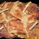 生ハム四種盛り 各種ネーム入り  1,990円＝16年10月