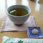 伝国の杜Culture - うこぎ茶に栗の干菓子が付きます