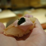 寿しの吉乃 - ☆手渡しの昆布締めカワハギ　濾した肝ソース☆