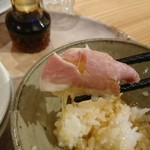 自家製麺 うろた - 低温調理チャーシューと一緒に。リフト(^-^)/