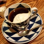 トネリコ カフェ - セットのホットコーヒーにクリームを入れたところ