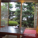 かねりん鰻店 - 部屋から眺める美しいお庭。