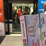 Hooters - MRTに乗ってみる