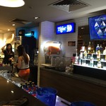 Hooters - Hooters　カウンターで後姿を撮る