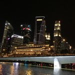 Hooters - いくつもの低い橋をくぐり静かな夜景の海へ