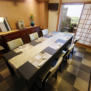 Pure Japanese-style table private room with a small garden