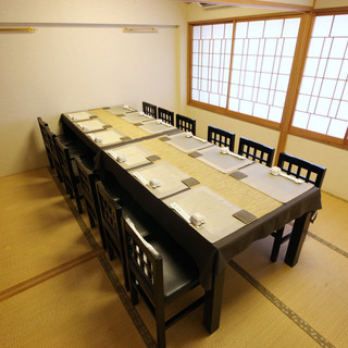 【8～14名様まで】テーブル席／ご法要や会食に最適な凛とした個室