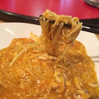 赤坂 四川飯店 - 焼きそばはしっかりと焼き目がつけてあります