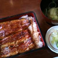 うらわのうなぎ 萬店 - 「鰻重 月」 ２，８００円