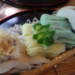 千寿亭 - キュウリに注目！冷し素麺（三色素麺）