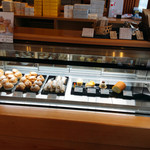 五十鈴茶屋 - 和菓子以外にも洋菓子も置いてありました。