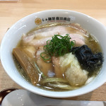 らぁ麺 飯田商店 - （2016年10月）わんたん入りにぼしチャーシュー麺！
