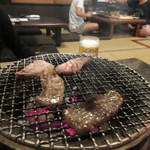 Shichirin Yaki Wasaku - 焼肉は至高の牛三昧1,980円。
      
      お肉が柔らかくて美味しい事に加え七厘を使って炭火焼するんでぶんご牛を使った焼肉はまさに絶品、驚くべき美味しさでした。
      