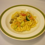Q and Q - シーフードとイタリア野菜のホワイトソース