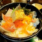 市場の厨房 - 海鮮丼（どんどん丼）