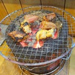 焼肉・ホルモン ごくう - カシラ、レバー、シロ(焼き)