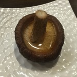 炙MARU - しいたけも、炭火で炙っただけで最高に美味しいのです。