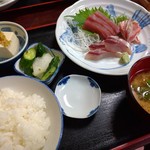 魚料理 ホノルル食堂 - 刺し身定食（イナダ、メバチマグロ、チダイ）　1300円