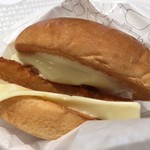 モスバーガー スーパービバホーム名古屋南店 - 昨日のやつ。フィッシュバーガー。サイドメニューで必ず食べちゃうやつ\̏(º̻∇º̻)/̋