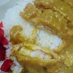 揚げ立てのトンカツはサクサクで柔らかい…