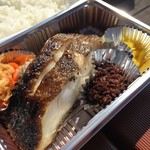 Uomatsu - 焼き魚弁当（カレイ）550円