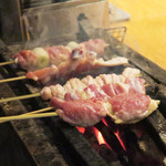 地どり居酒屋　個室宴会　キンクラ - ジューシー肉厚な大和肉鳥炭火串焼き　２３０円より