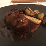 ラ クレリエール - 真空にかけて熟成した山鳩と椎茸のクレピネット包み、ソースアルマニャック、マコモダケと芽キャベツ、腿の煮込み