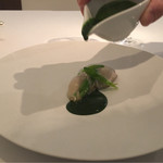 ラ クレリエール - 昆布森の牡蠣を55度で低温調理、ほうれん草とベーコンの濃厚なソース