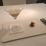 ラ クレリエール - カリフラワーのムースとスープでムールと藻塩のジュレを挟んで