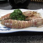 和幸寿司 - 適度な塩加減で茹でられたシャコ。日本酒のアテにピッタリです。