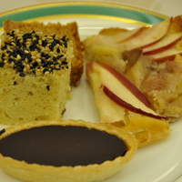 メインダイニングルーム - 一順目　リンゴパイ、さつま芋パウンドケーキ、フルーツケーキ、いちじくパイ、チョコレートパイ