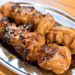 本八幡北口の串屋横丁 - 2016.11 スーパーホルモンロール（1串120円）