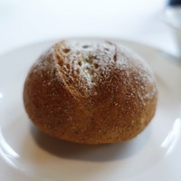 コムシコムサ - 自家製の全粒粉パン