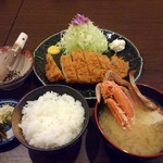 とん喜 - 上ロースかつ(定食) １８００円(税込) 蟹の味噌汁付き。