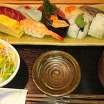 Sushi Daining Utsukimura - 【ランチ】旬のにぎり(サラダ・赤だし付き)
                        税込￥1080