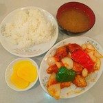 Erito - 酢豚定食 (^0_0^)ﾌﾞﾋｰ♥
                      ドリンク付きます♥