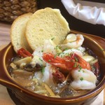 スモーカー - 海老とキノコのアヒージョ