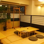 貴寿司 - 一階テーブル席