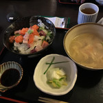 Nishinakajima Kaigan Uminoie - 海鮮丼 豚汁付き 500円