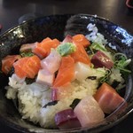 Nishinakajima Kaigan Uminoie - 海鮮丼 豚汁付き 500円
