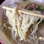 牟岐５５ラーメン - 好みの平打ちちぢれ麺 リフトUP