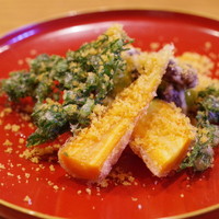 魚菜料理 縄屋 - むかごと銀杏、人参葉を用いたかき揚げ、人参の天麩羅
