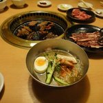 焼肉屋さかい - 
焼き肉の肉は、廉価な店と比べて肉が厚くて美味しく
焼肉を食べる合間に頼んだミニ冷麺もサッパリとしていて美味しいです。