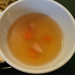 中国レストラン 雪園 - スープ 今日は醤油ベース